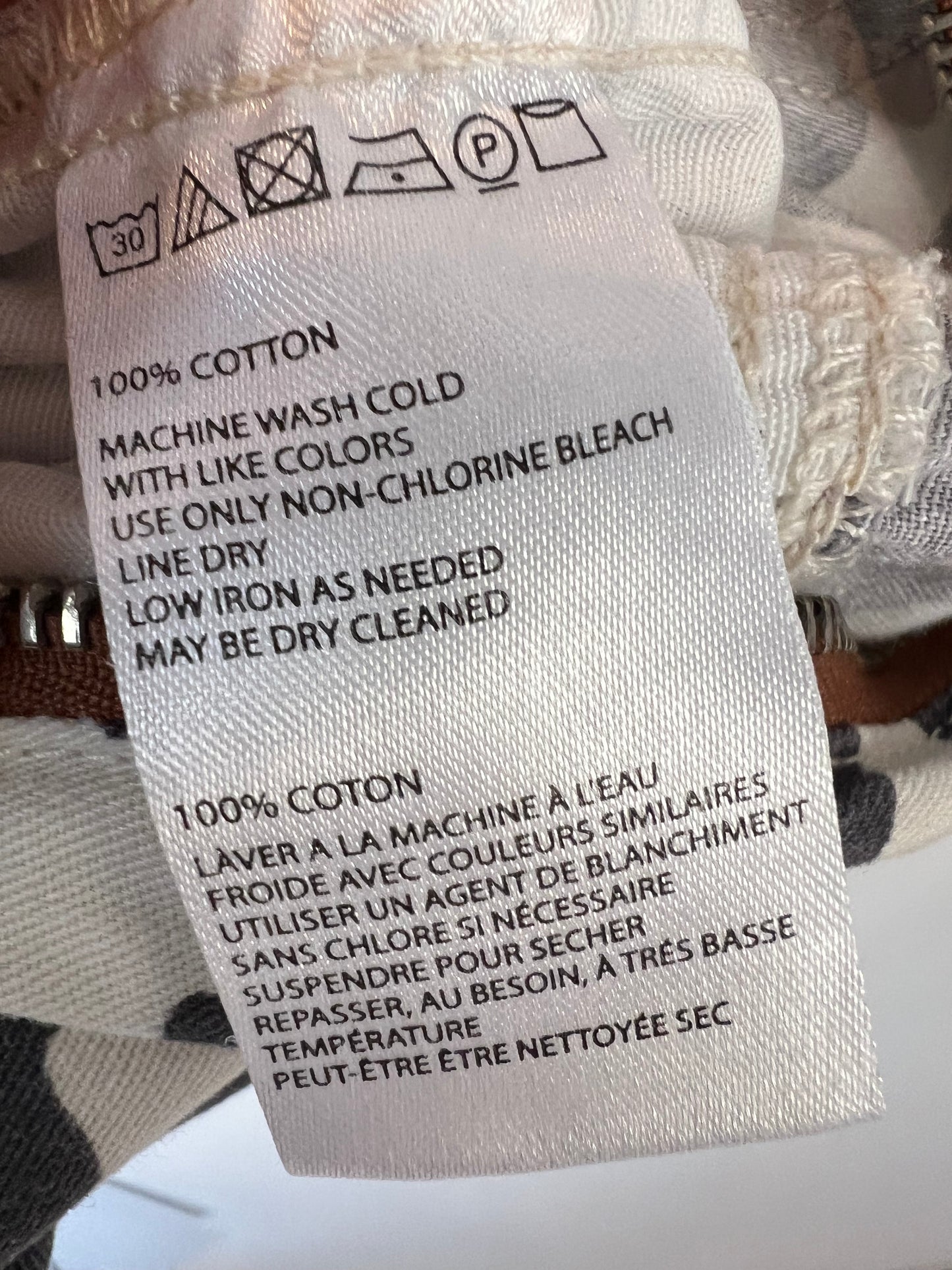 URBAN OUTFITERS. Mono beige animal print T.s