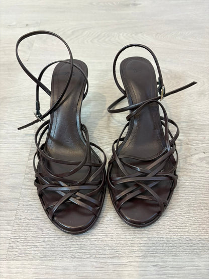 ZARA. Sandalia tacón con tiras finas cruzadas. T 38