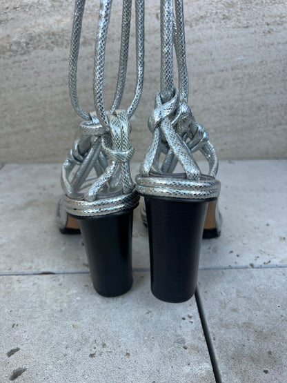 ISABEL MARANT. Sandalia plateada tiras T 39