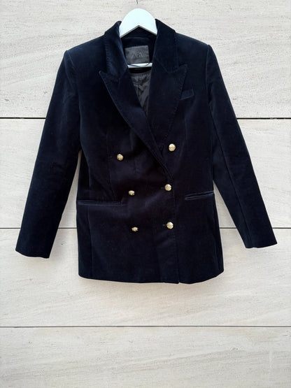 ZARA. Blazer terciopelo botones dorados
