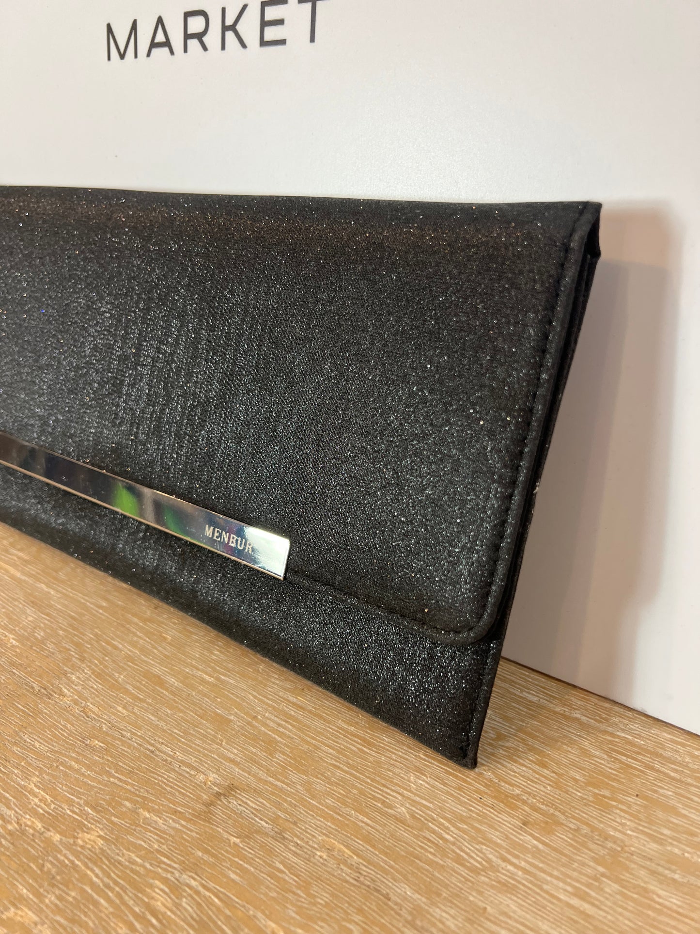 NEMBUR. Bolso de mano negro purpurina