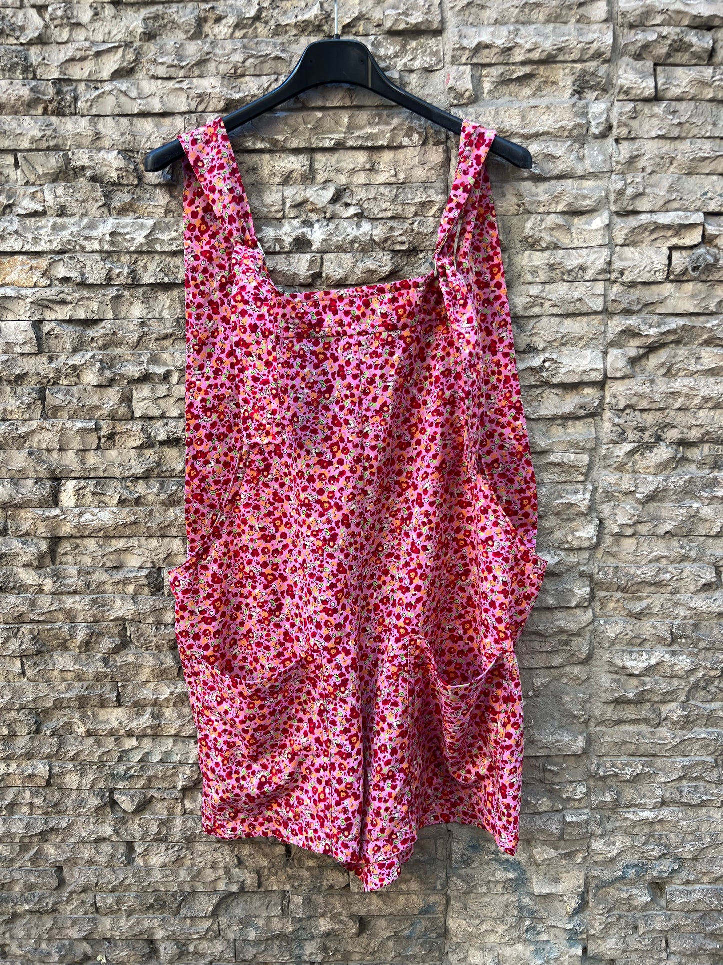 OTRAS. Peto corto flores rosas. T M