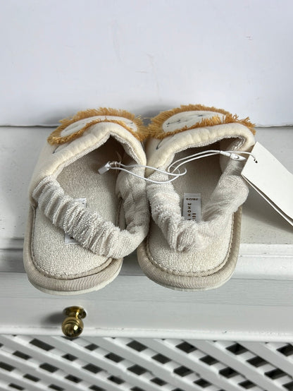 ZARA. Zapatillas acolchadas leon. T 28/29