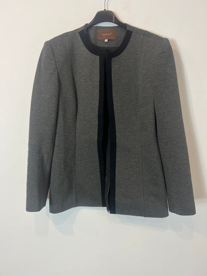 IQ COLLECTION. Chaqueta gris detalles negros T.l