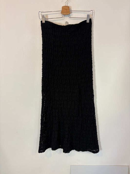 AWARE. Falda larga negra textura