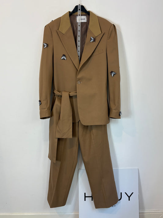 L'AMAR. Camel insect jacket suit. Size 52 (L)