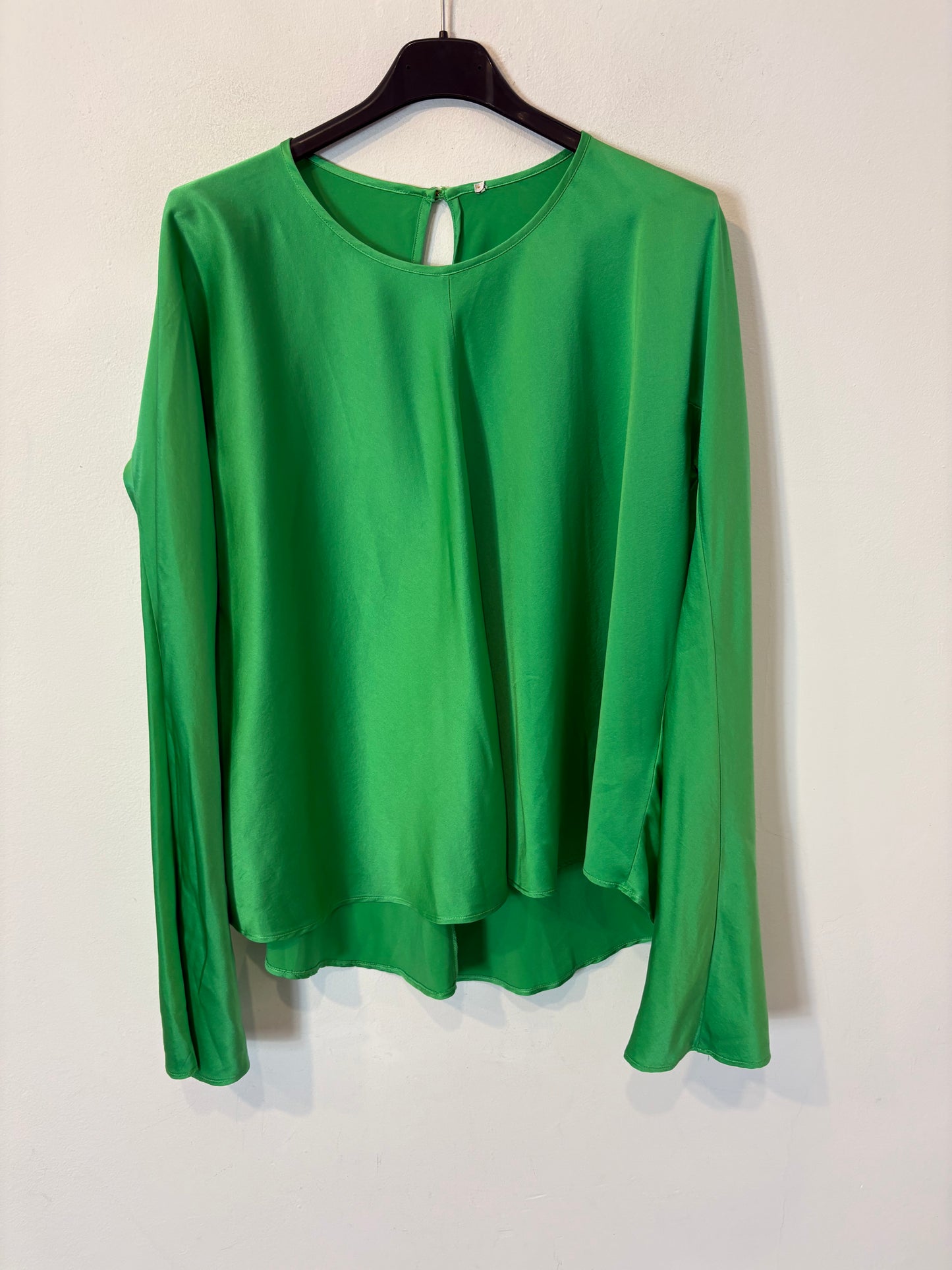 FORTE FORTE. Top seda verde fluido