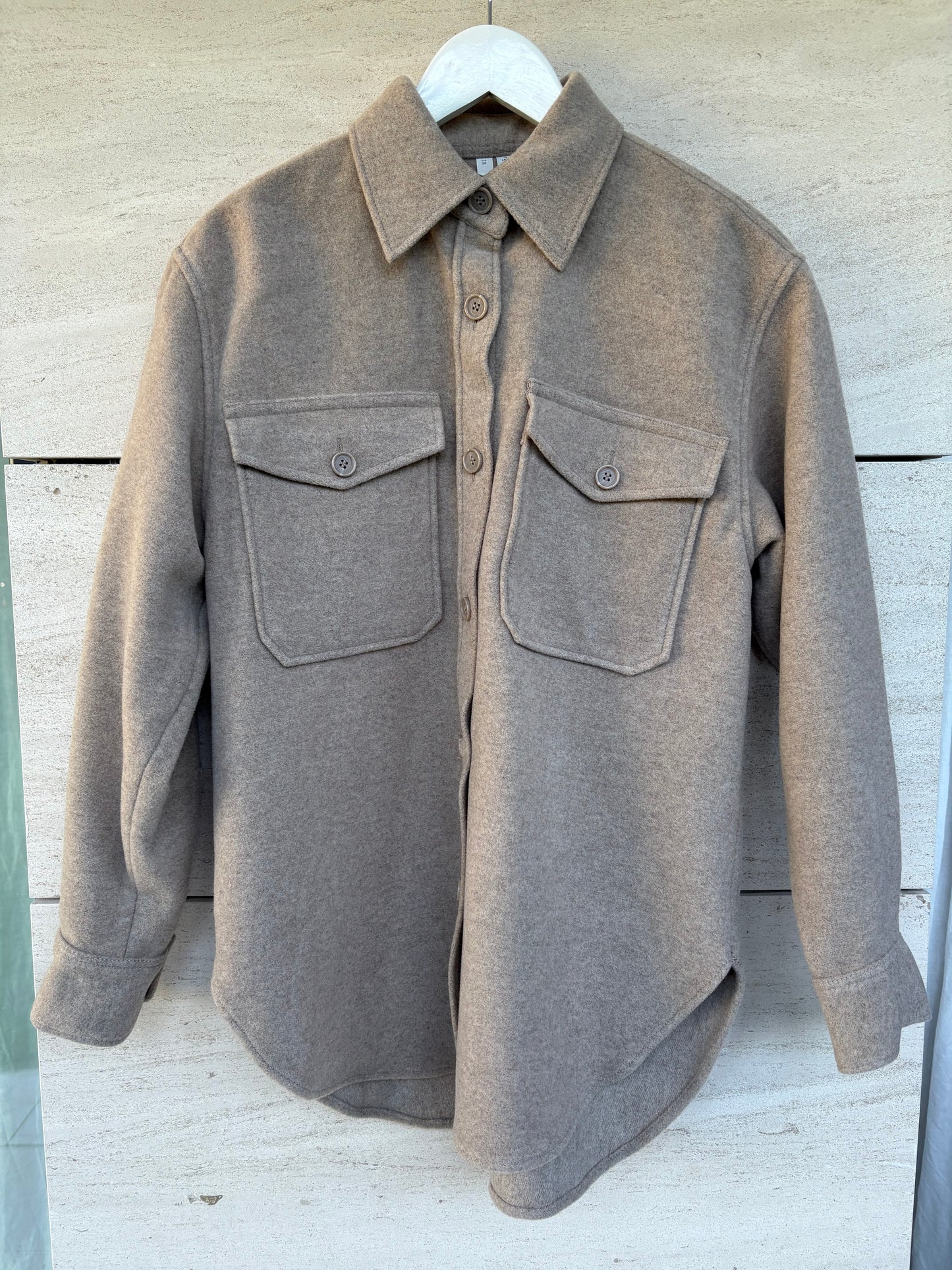 ARKET. Sobrecamisa lana bolsillos. T 36