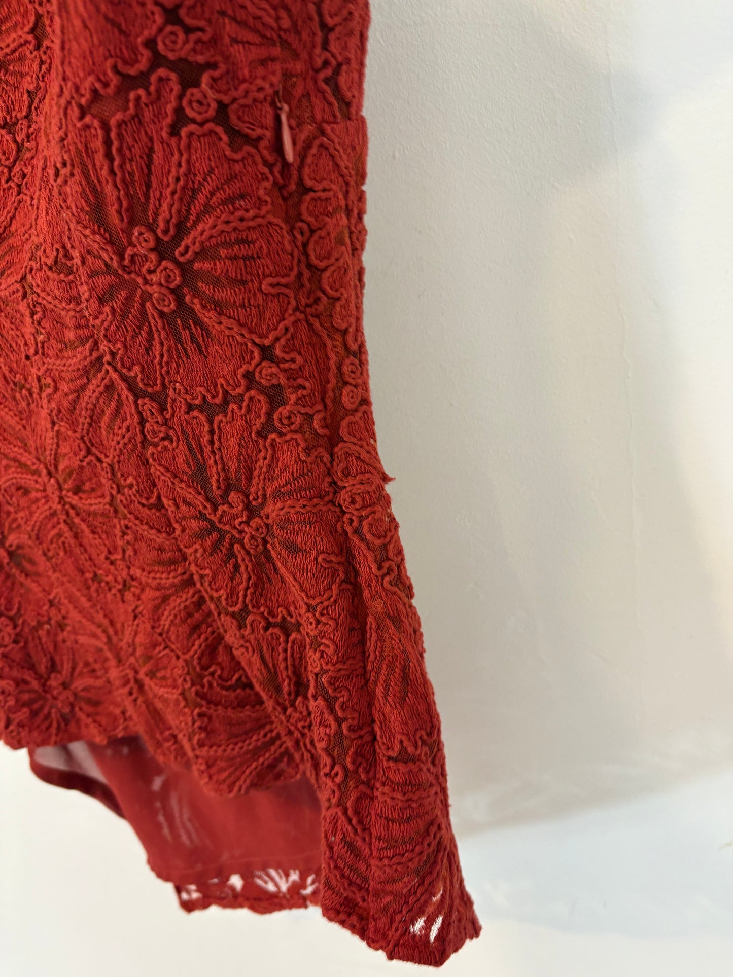 BIMANI. Conjunto top textura y falda fluida