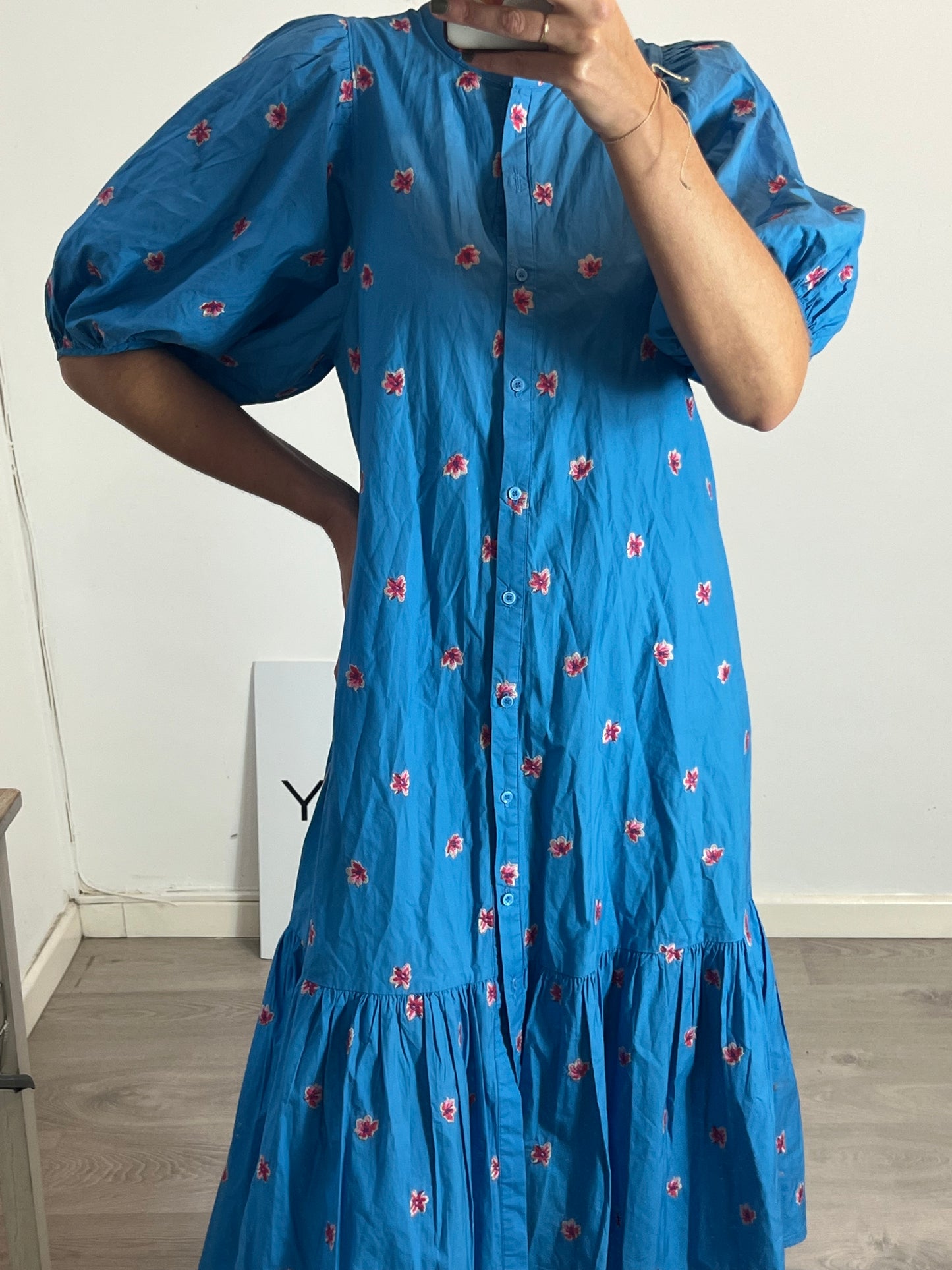 ZARA. Long blue dress with floral embroidery Ts Hibuy market ZARA. Long blue dress with floral embroidery Ts Hibuy market