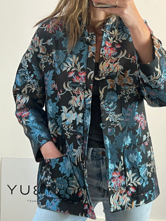 ZARA. Chaqueta negra bordados estilo asiático. T M