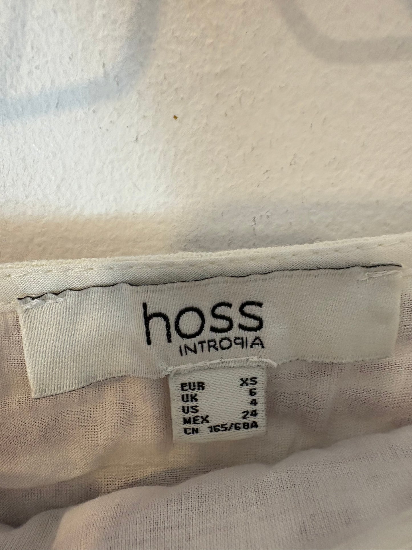 INTROPIA. Conjunto chaleco y falda detalles