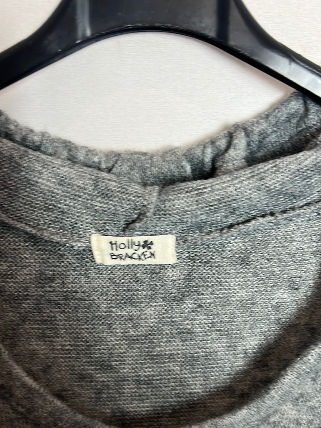 MOLLY BRACKEN. Jersey gris jaspeado capucha. TM