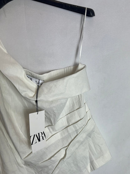 ZARA. Asymmetrical textured top. TL