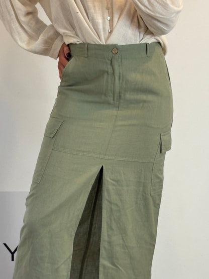 ZARA. Falda midi verde mezcla. T M