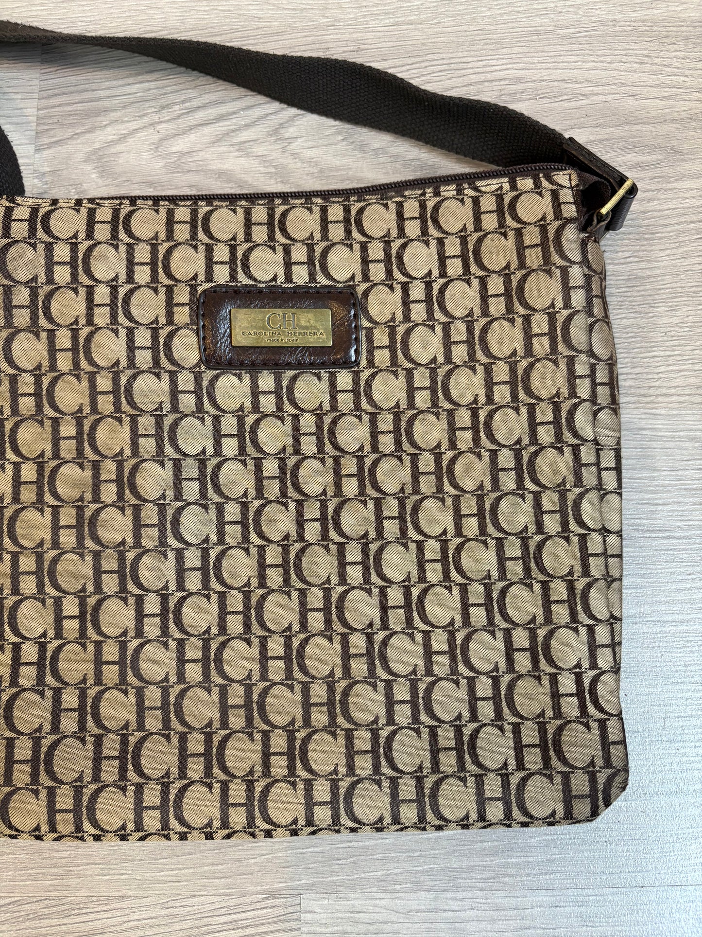 CAROLINA HERRERA. Bolso tela anagrama asa regulable