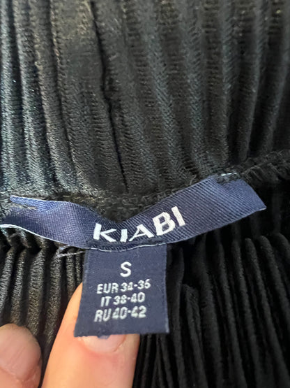 KIABI. Total look negro plisado T.s