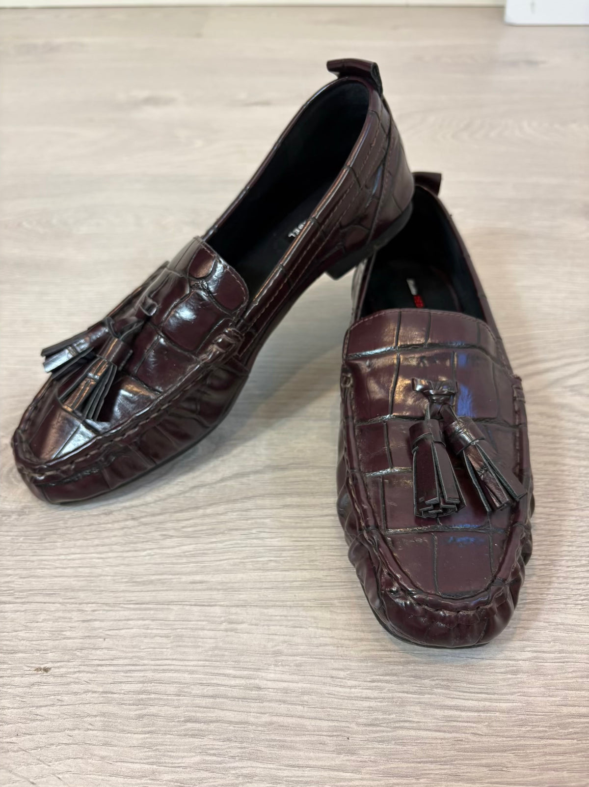 Mocasines efecto piel en burdeos. T 38