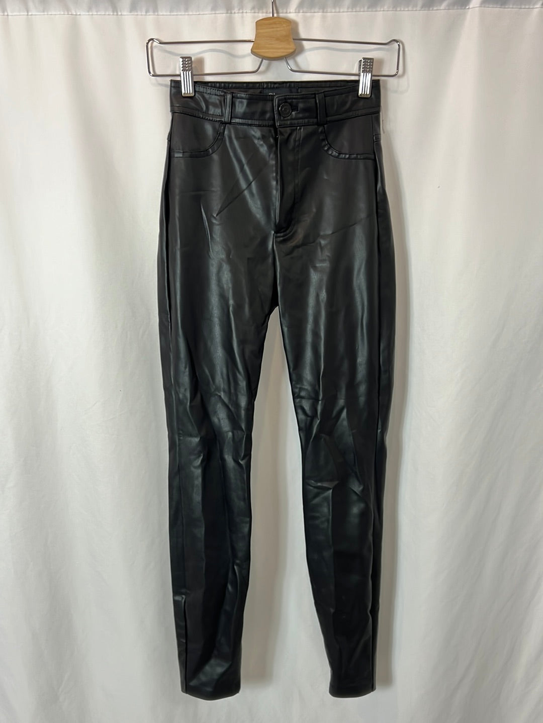ZARA. Black faux leather trousers with slits. Size XS