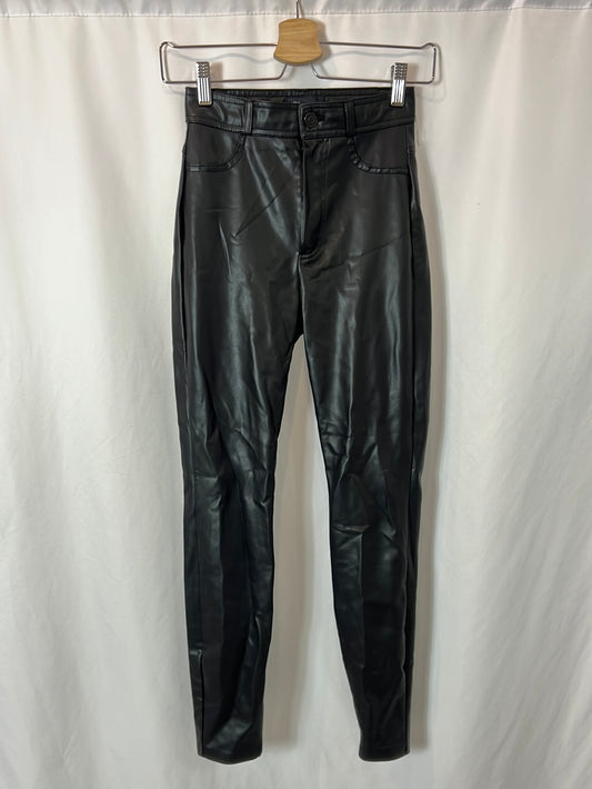 ZARA. Black faux leather trousers with slits. Size XS