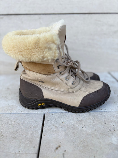 UGG. Botines piel y borrego. T 40
