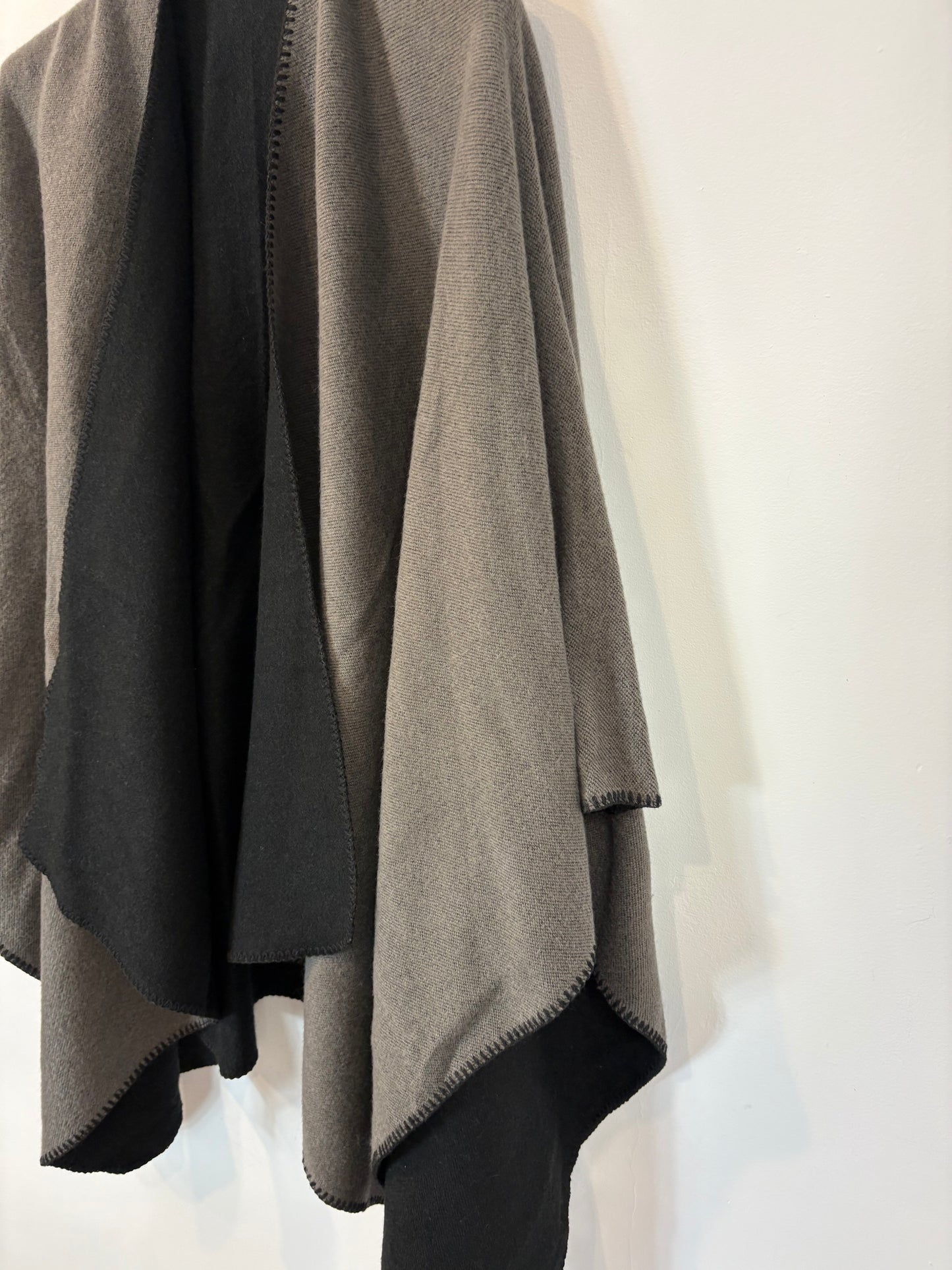 BARILOCHE. Houndstooth trousers size 36