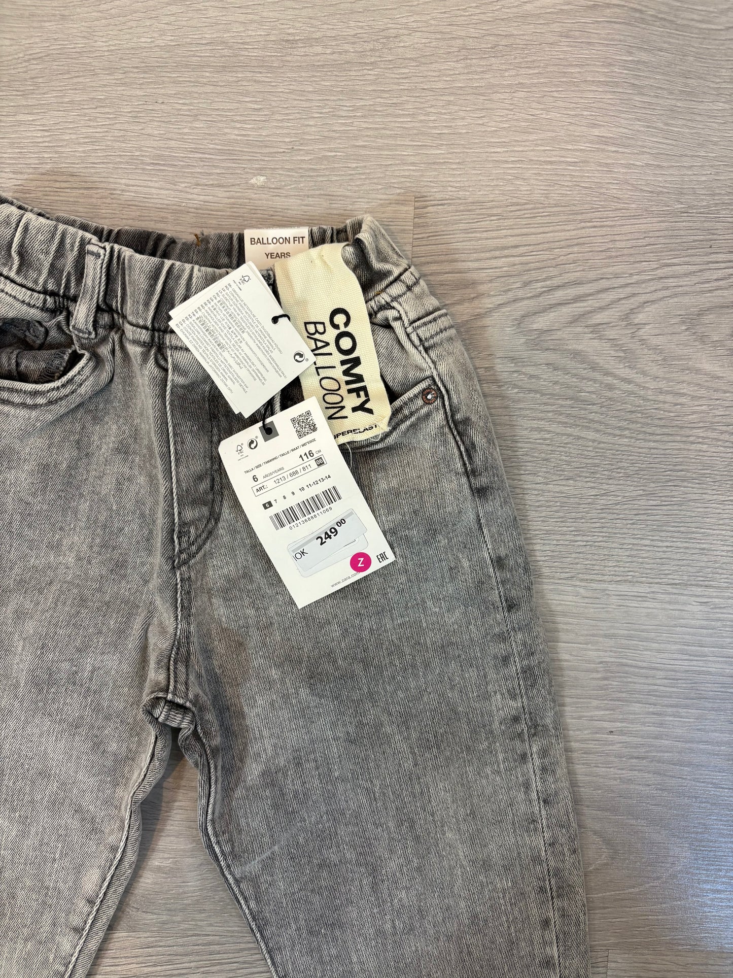 ZARA. Gray denim with elastic waistband. Size 6 years