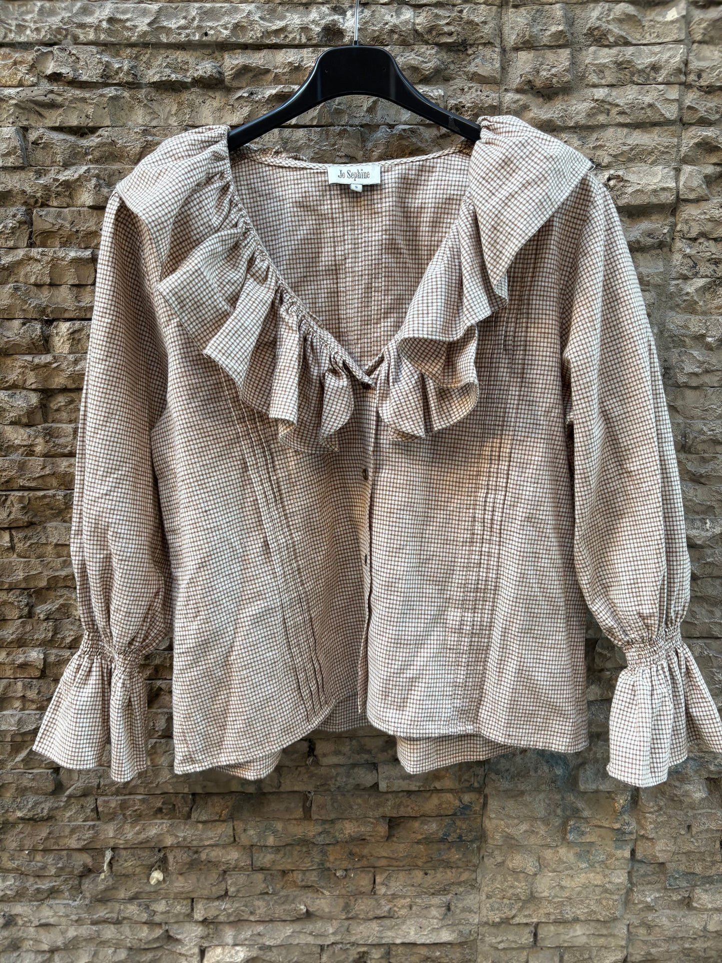 JOSEPHINE. Beige cotton and linen ruffle blouse. T.S.