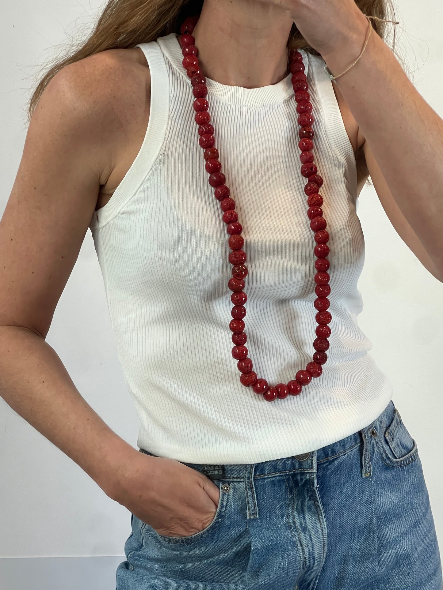 OTHERS. Long red bead necklace