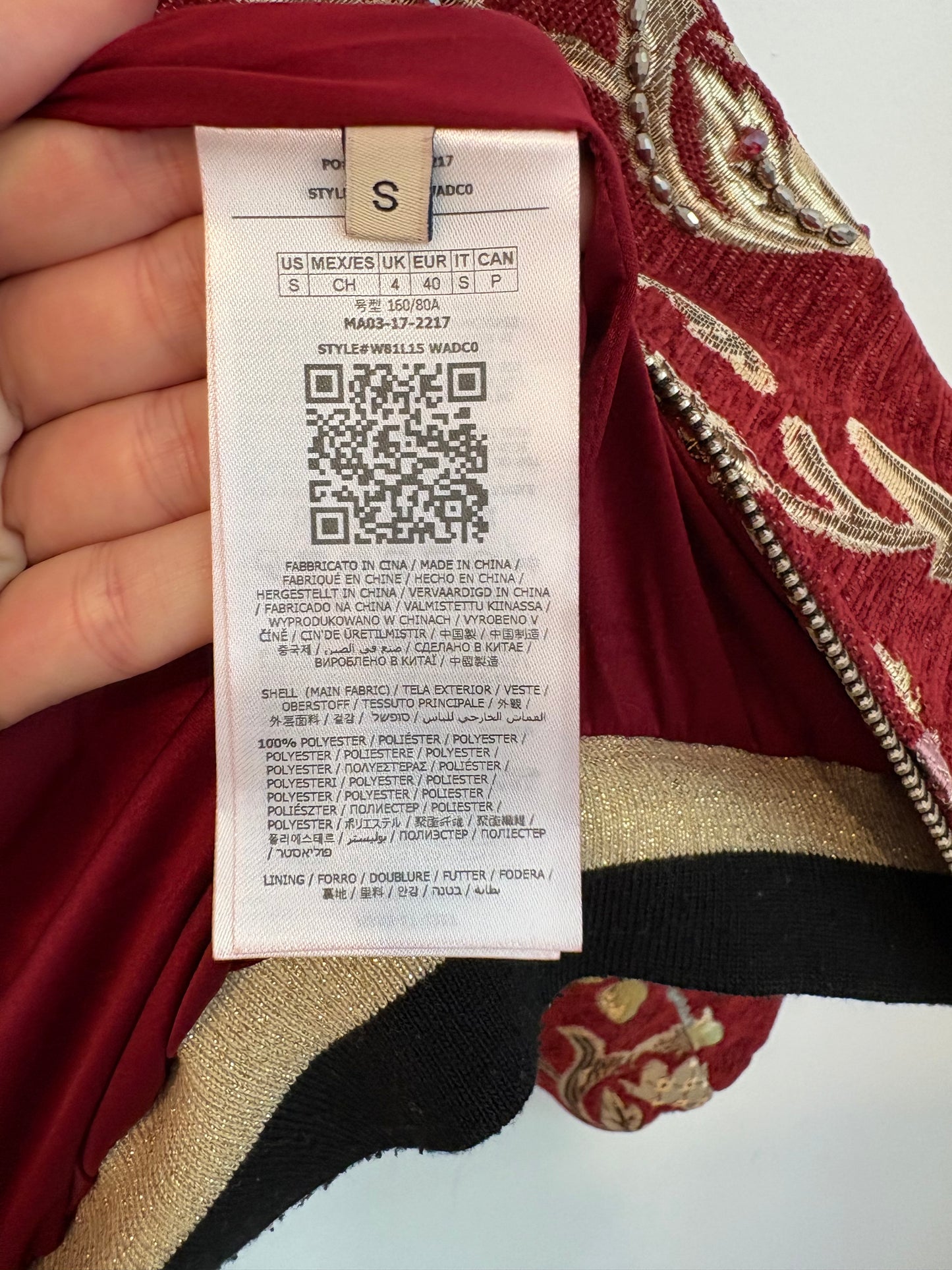 GUESS. Chaqueta burdeos detalles. T S