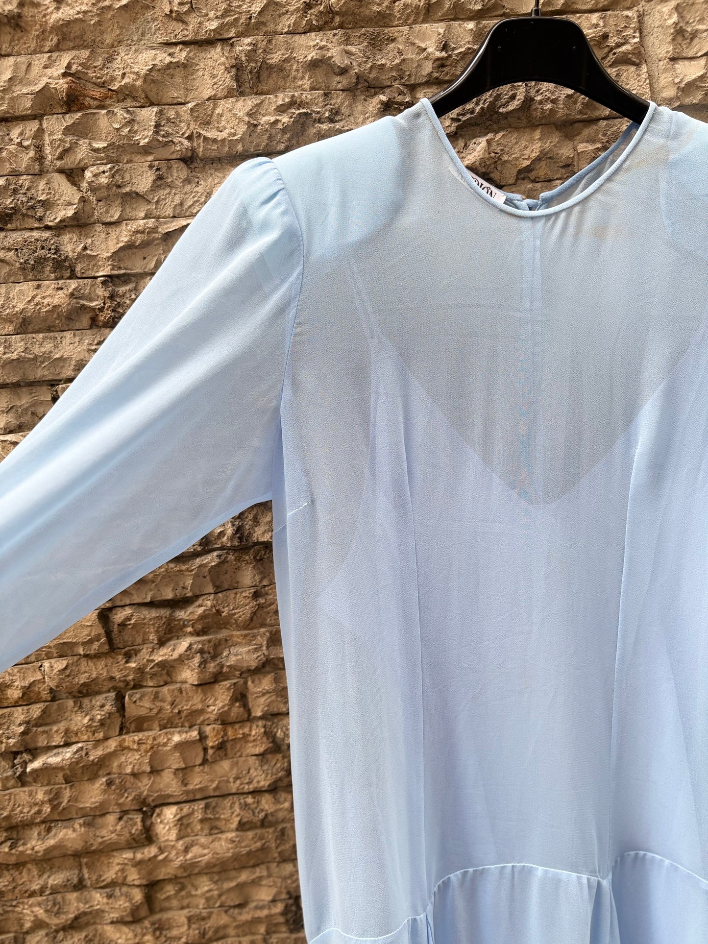 ANDION. Vestido azul claro gasa