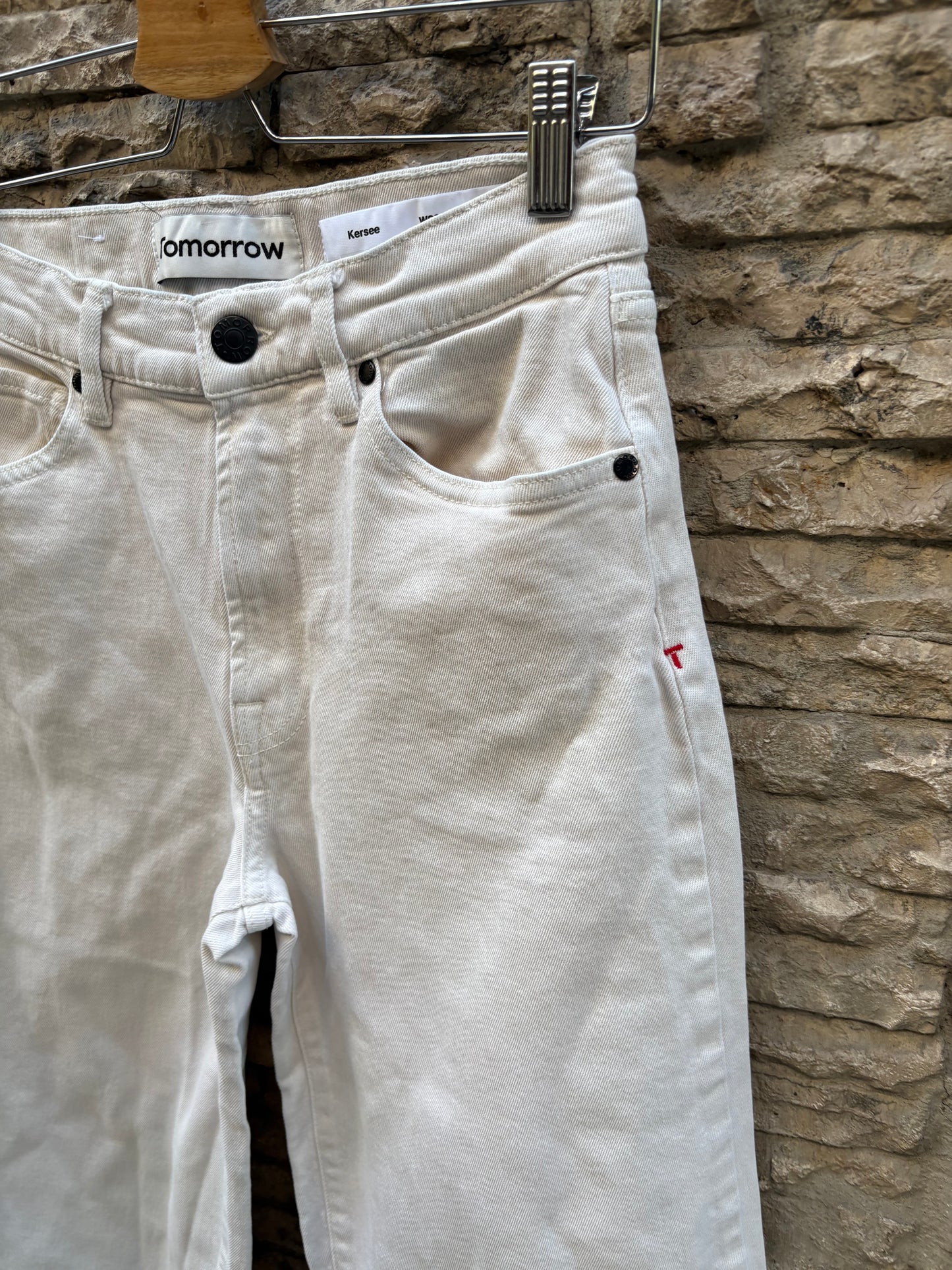 TOMORROW. Denim pata ancha en crudo