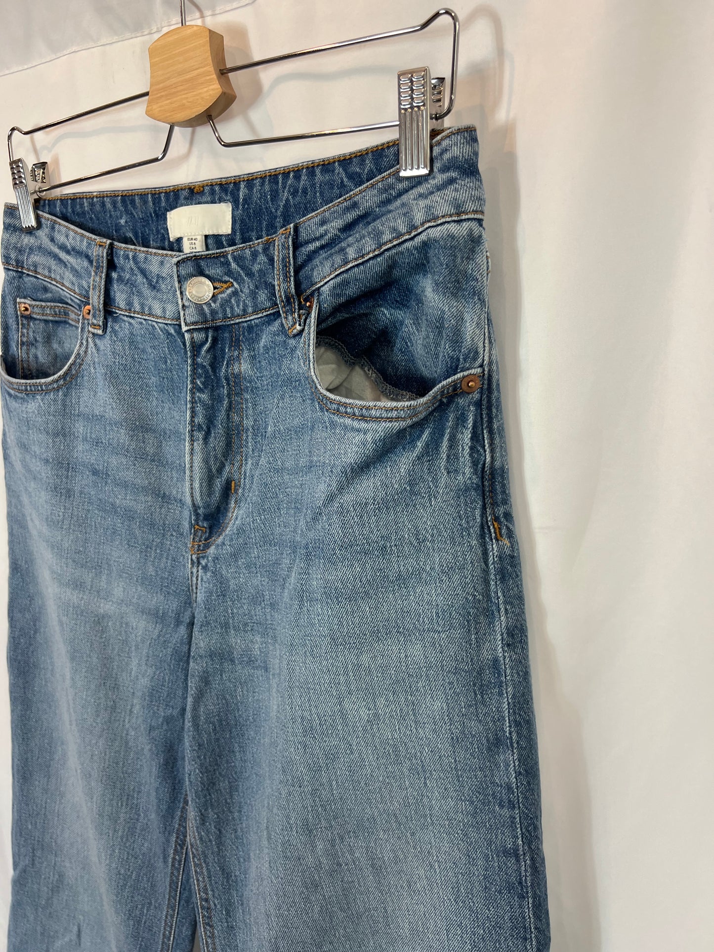H&amp;M. Wide-leg denim. Size 40