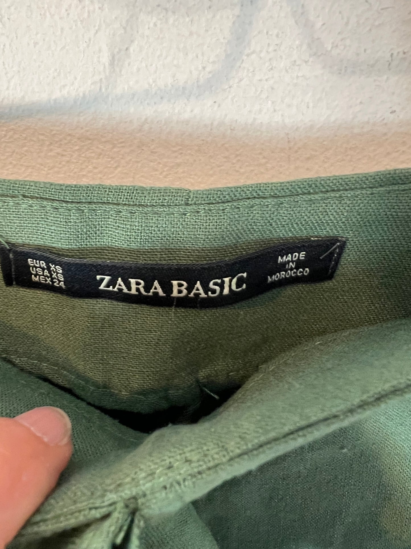 ZARA. Falda midi verde volante con lino T.xs