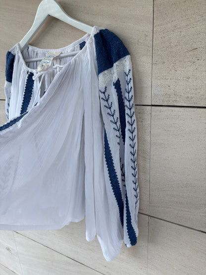 SLUIZ IBIZA. Blusa booho blanca bordados