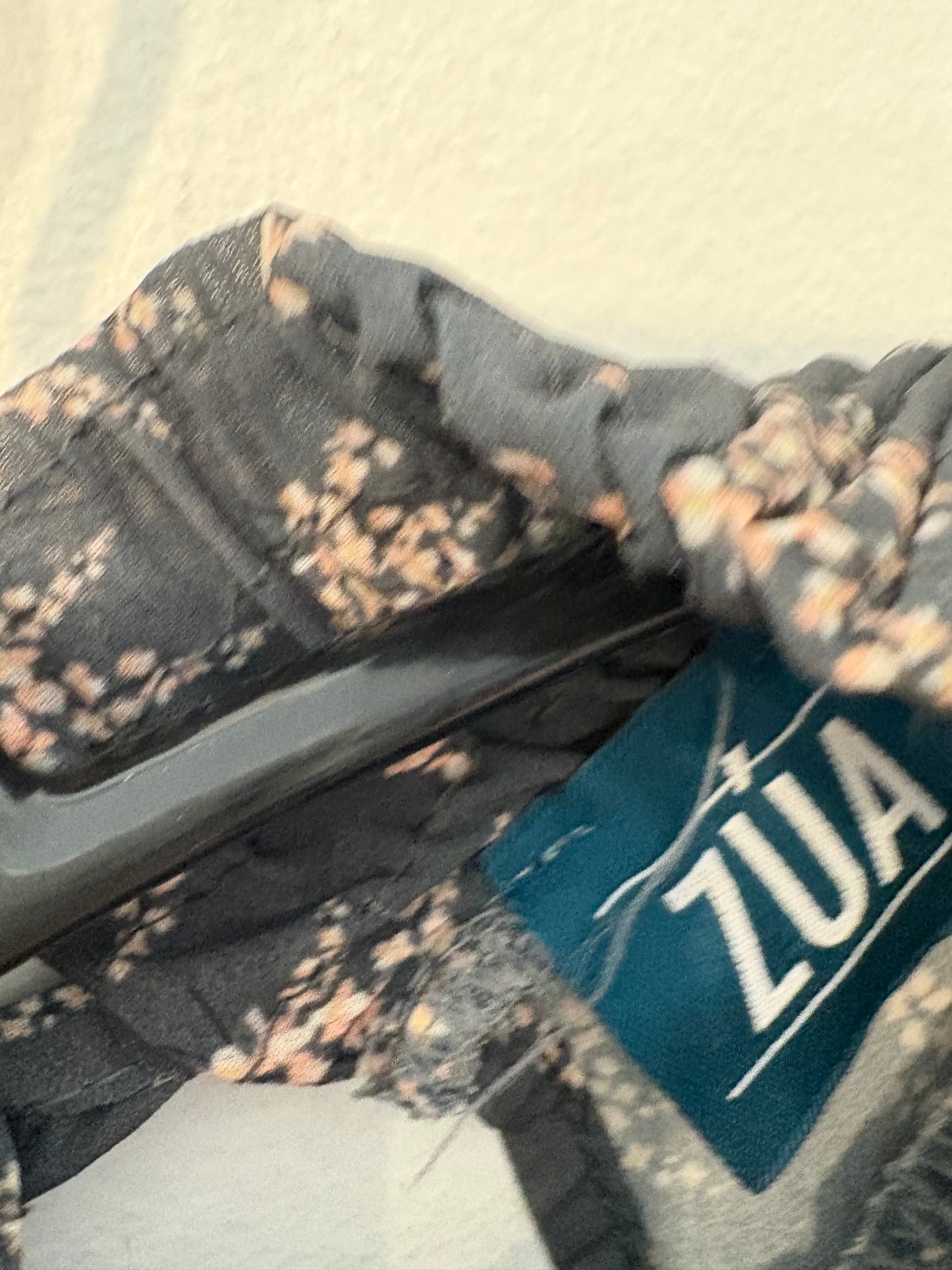 ZÚA. Blusa gris estampada