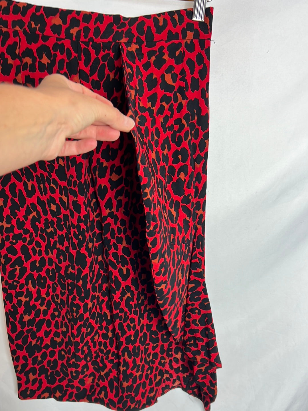 ZARA. Falda roja midi animal print . T S