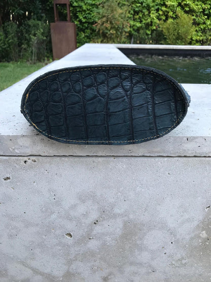 Bolso de mano piel azul troquelado