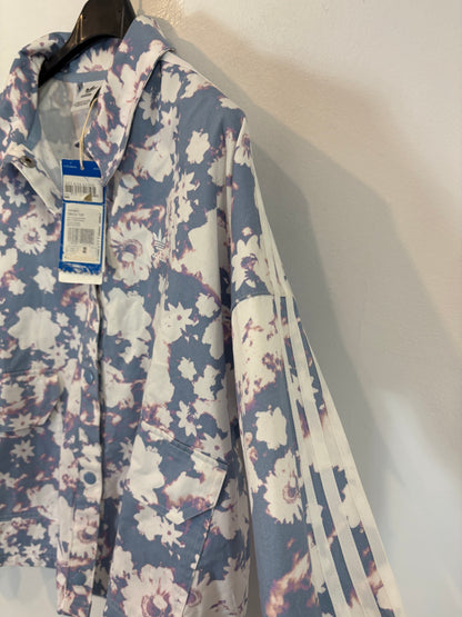 ADIDAS. Chaqueta ligera estampada. T L