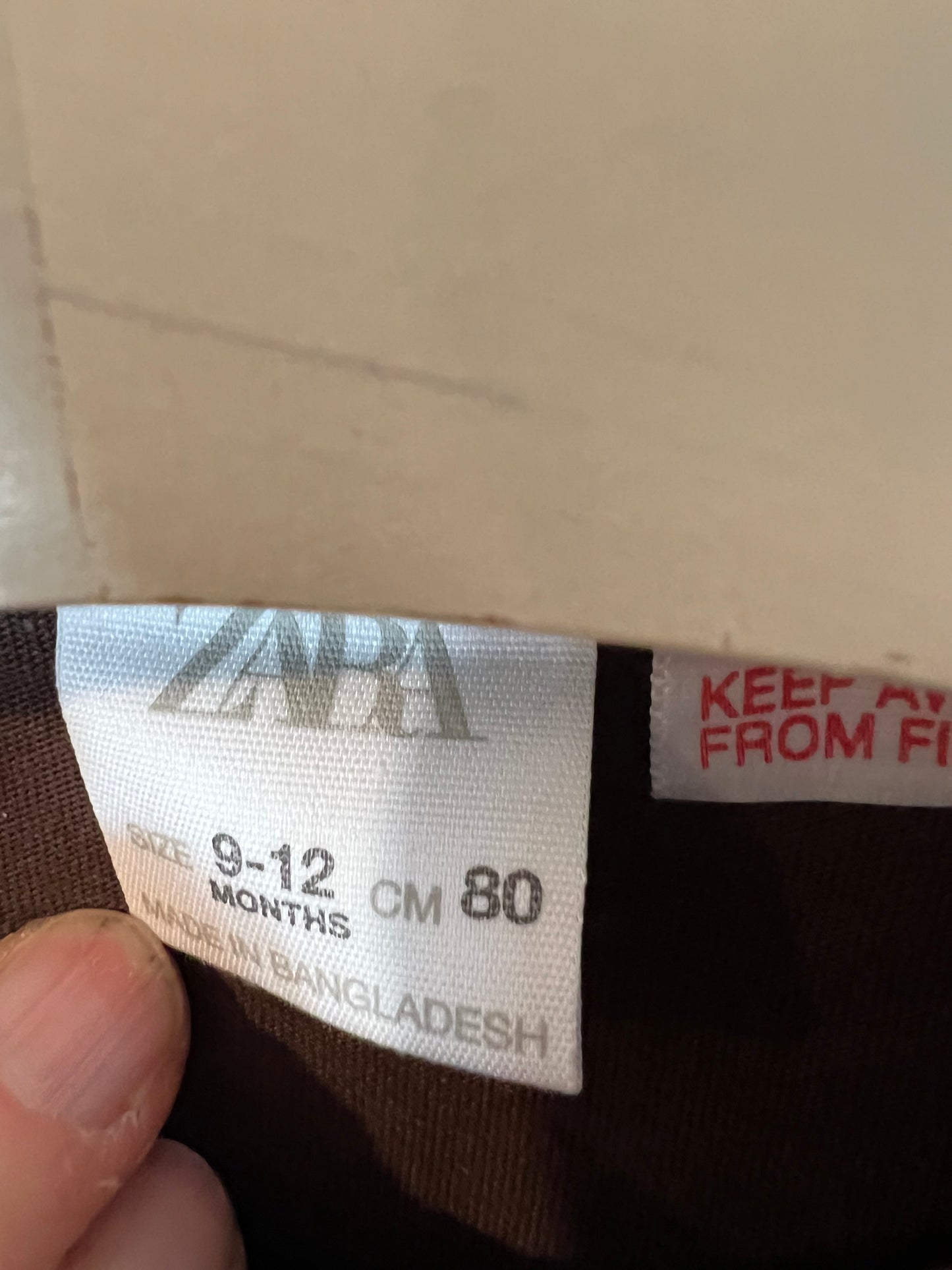 ZARA. Pack 3 camisetas algodón tonos tierra. T 9-12 meses