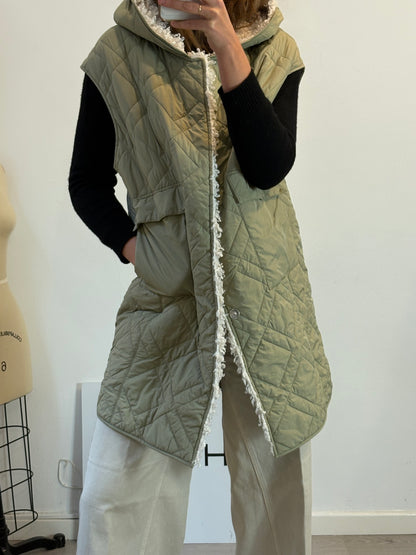 SCALPERS. Chaleco verde acolchado borrego