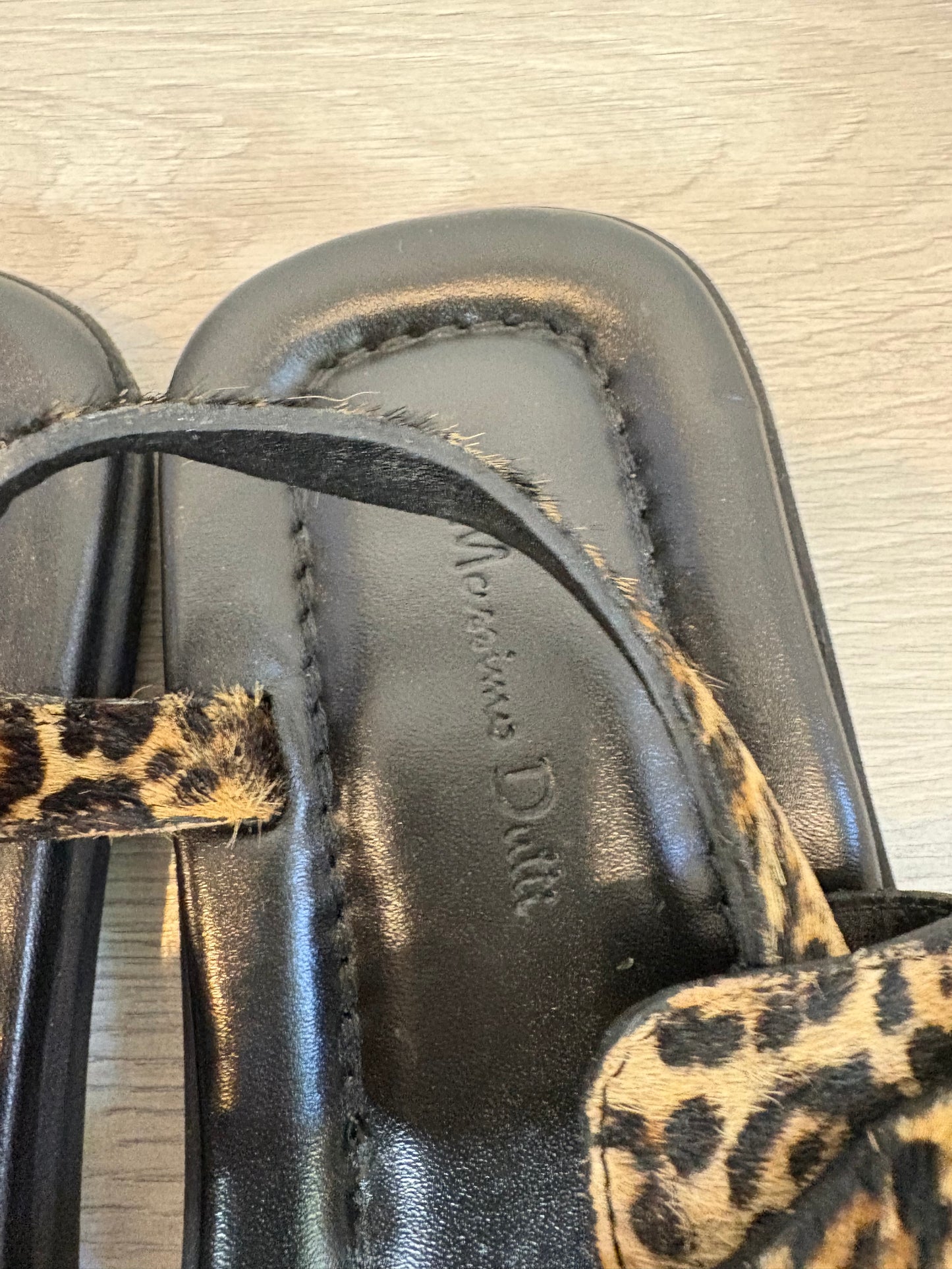 MASSIMO DUTTI. Sandalia piel tira cruzada . T 39