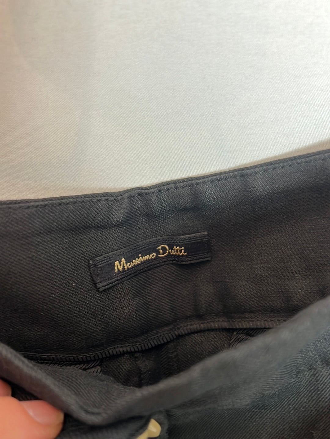 MASSIMO DUTTI. Pantalón negro textura. T 38