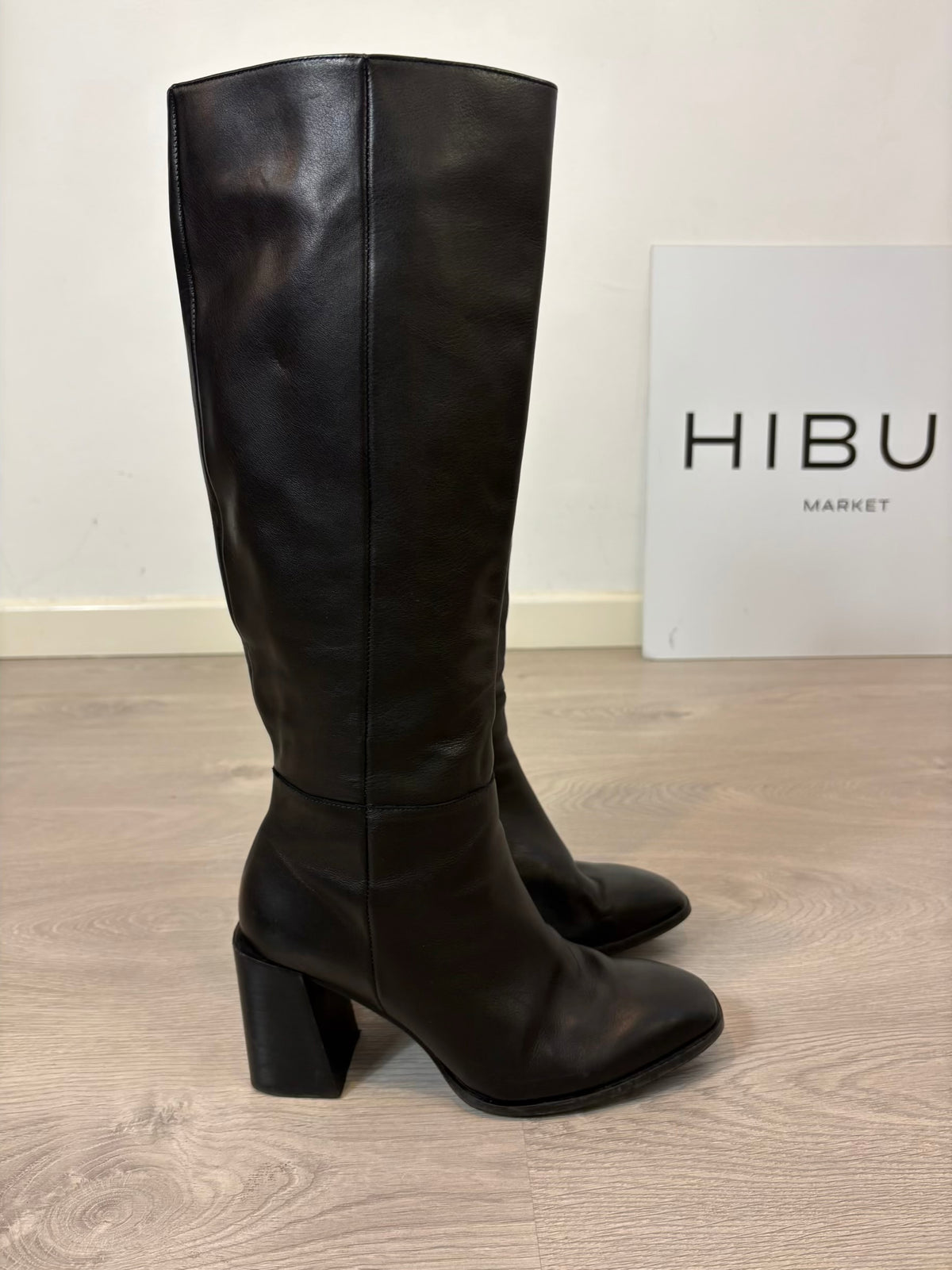 CASTAÑER. Botas altas negras piel. T 40