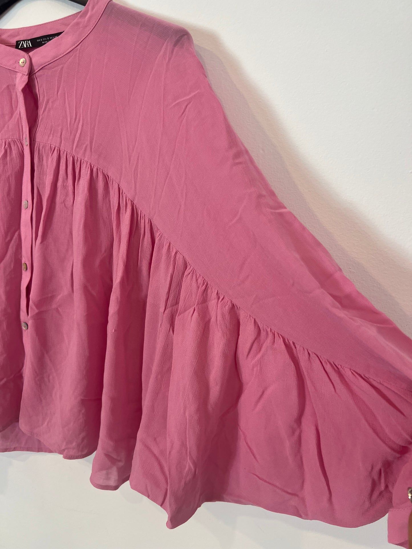 ZARA. Blusa rosa fluida. T S