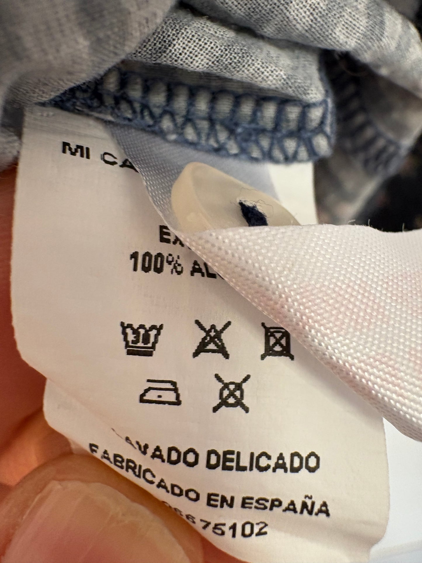 MI CANESÚ.  Camisa azul flores volantes. T 36 meses