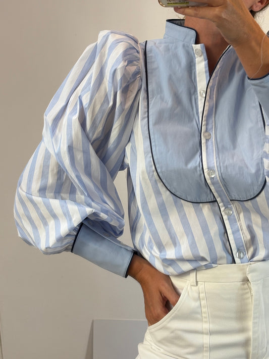 LAGANINI. Blusa rayas detalle lazada. T M/L