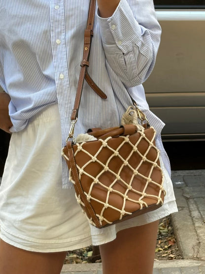 MANGO. Bolso camel asa larga cuerda