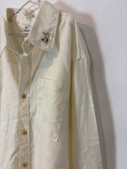 H&amp;M. Ecru shirt for boys. Size 8-9 years.