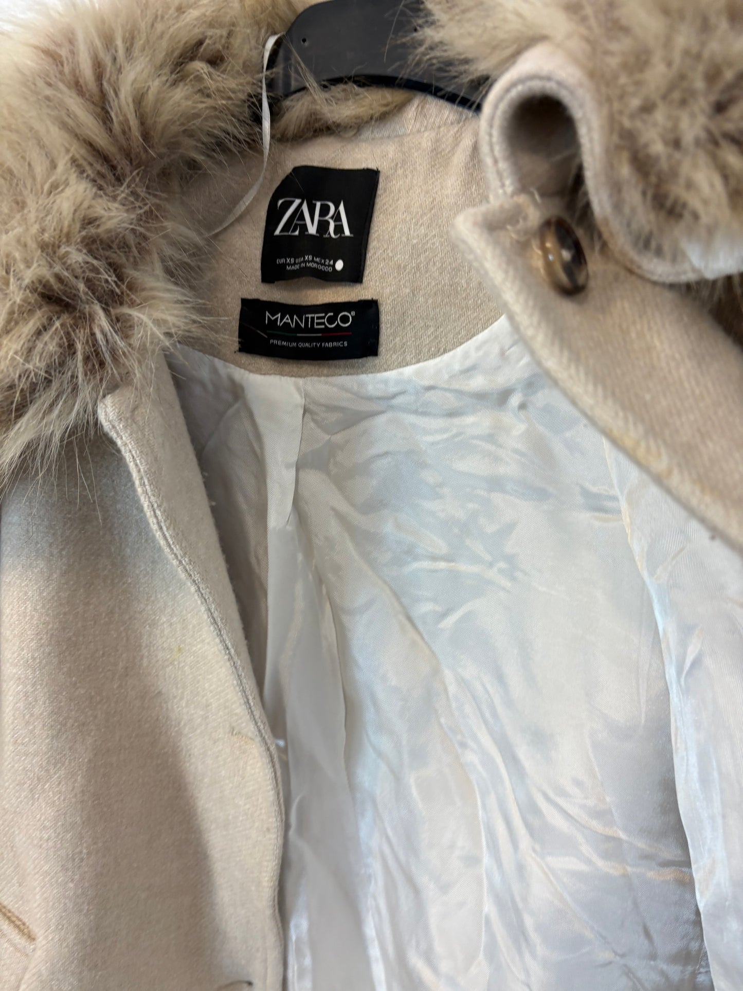 ZARA. Chaqueta lana cuello pelo